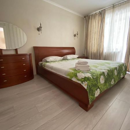 Apartment On Prospiekt Pobiedy 18 Kyiv Exterior photo